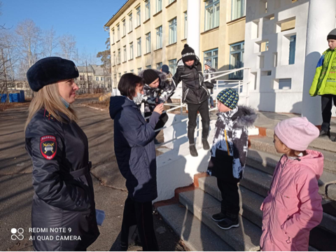 Профилактическая беседа инспектора ГИБДД о правилах дорожного движения.